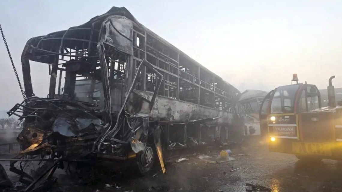 agra expressway fire accident details