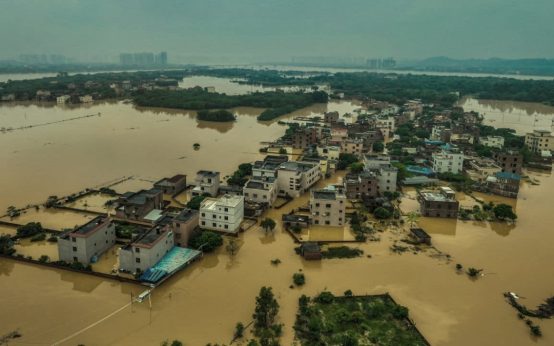 Severe floods hit Asia's top tourist destinations, leaving thousands dead, injured Nearly 600 people have already died in Indonesia, while over 350 people have lost their lives in Sri Lanka.