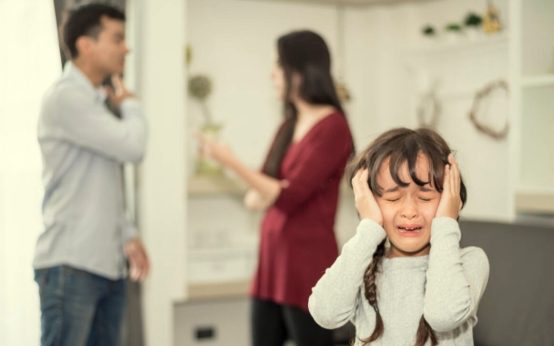 Children rarely learn disrespect on their own. They learn it by watching how the adults they love navigate power, emotion, and tension. Long before a child understands fairness or communication, their brain is collecting data from the relationships around them. And the parent who shapes that data most is often the one people overlook: the father. Research shows children model up to 70 percent of their conflict behavior from the same sex parent. Sons study how their father speaks to their mother. Daughters absorb how their father treats women, including the emotional cues he gives off without saying a word. Kids do not copy instructions. They copy interactions.
